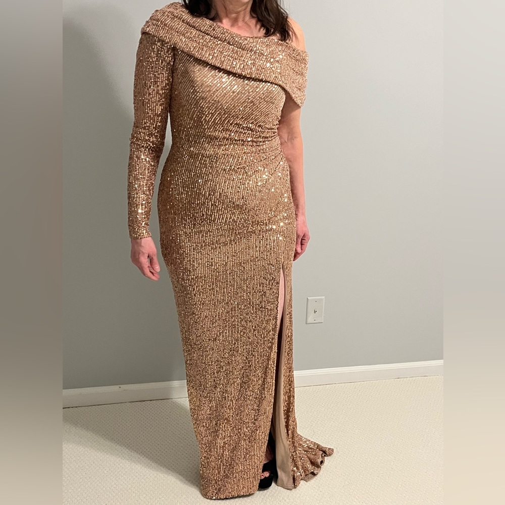 Amazing Mac Duggal evening gown for your next special occasion 😍💋